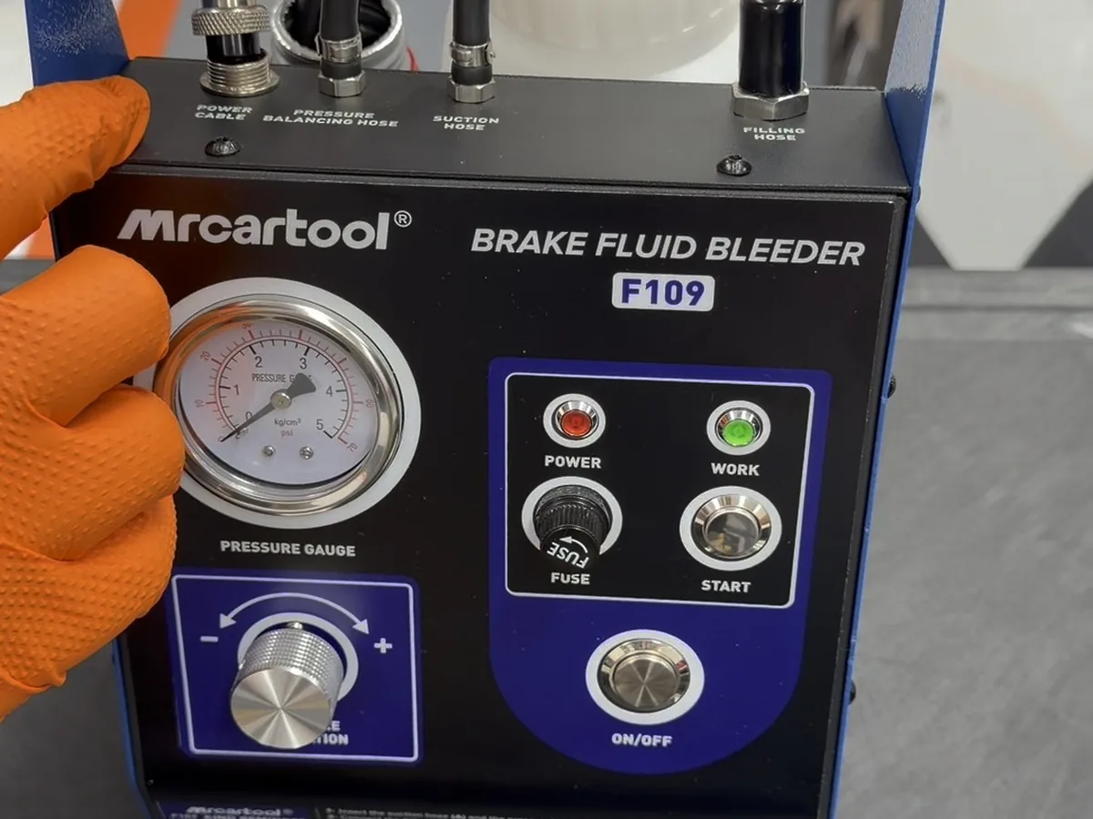 Máquina de sangrado a presión Mrcartool F109: presión constante y controlada